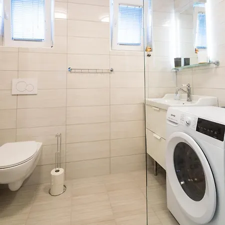 Aparthouse Jana Breg شقة *