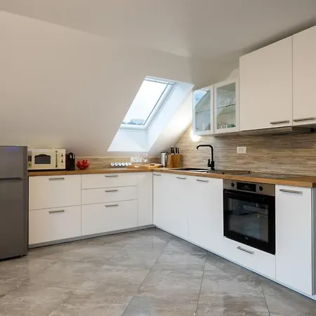 Aparthouse Jana Breg * Zirovnica