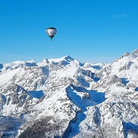 Aparthouse Jana Breg شقة