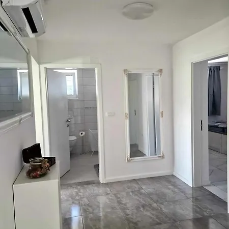 Aparthouse Jana Breg زيروفنيكا