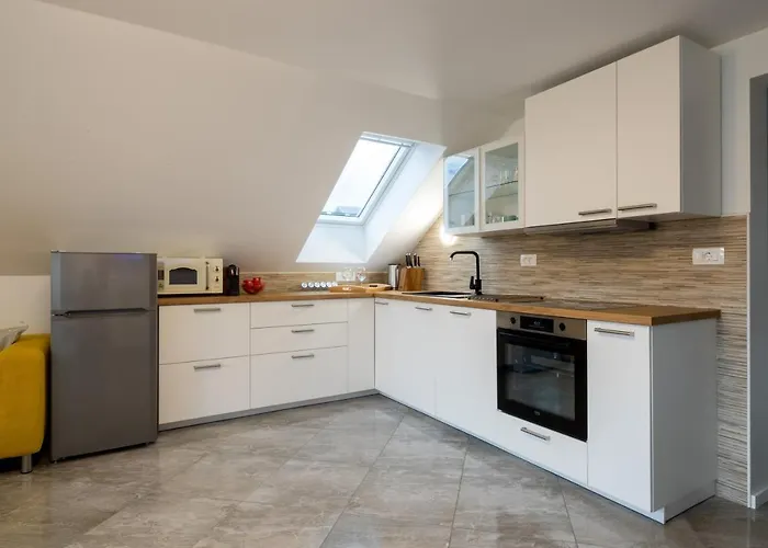 Aparthouse Jana Breg * Zirovnica